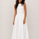 Robe longue smockée blanche