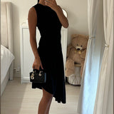 Robe asymétrique noire