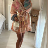 Robe courte imprimée ceinturée